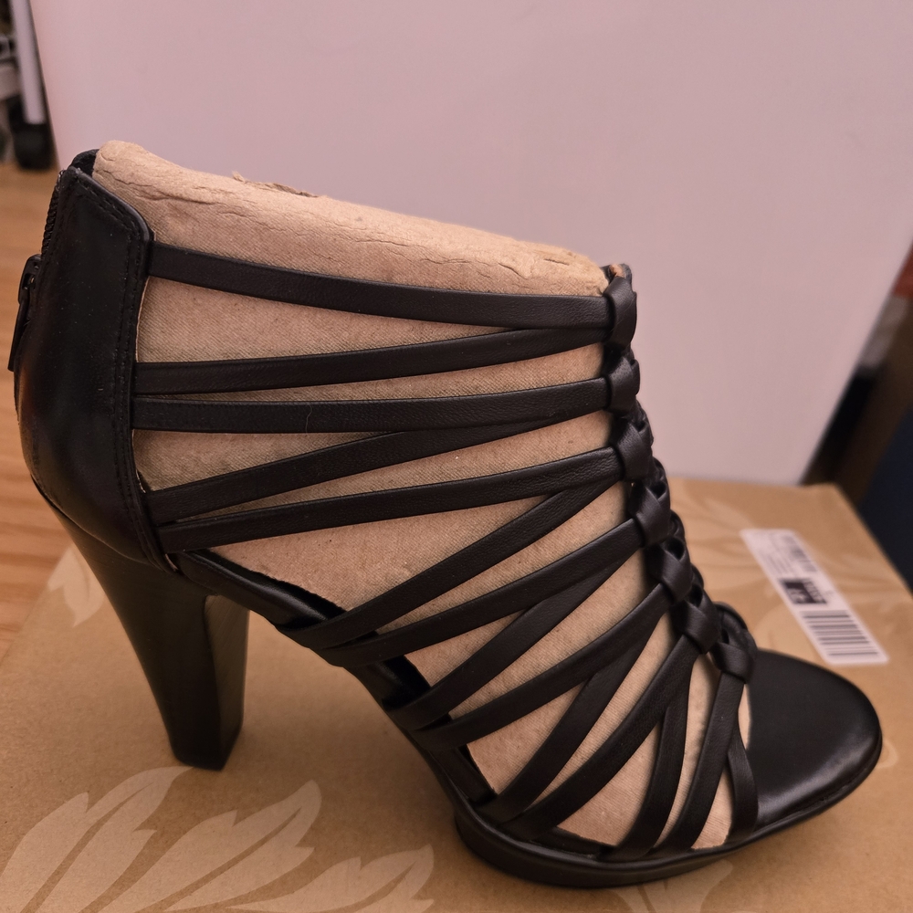 Sofft Black Strappy Heels